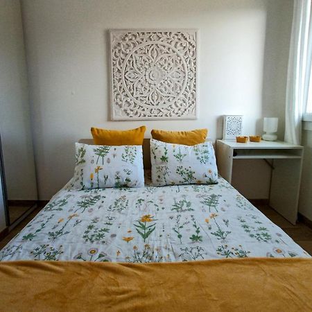 Private Room In Renovated Apartment - Tram 1 Min Walk Nice Buitenkant foto
