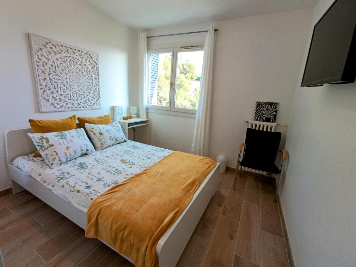 Private Room In Renovated Apartment - Tram 1 Min Walk Nice Buitenkant foto