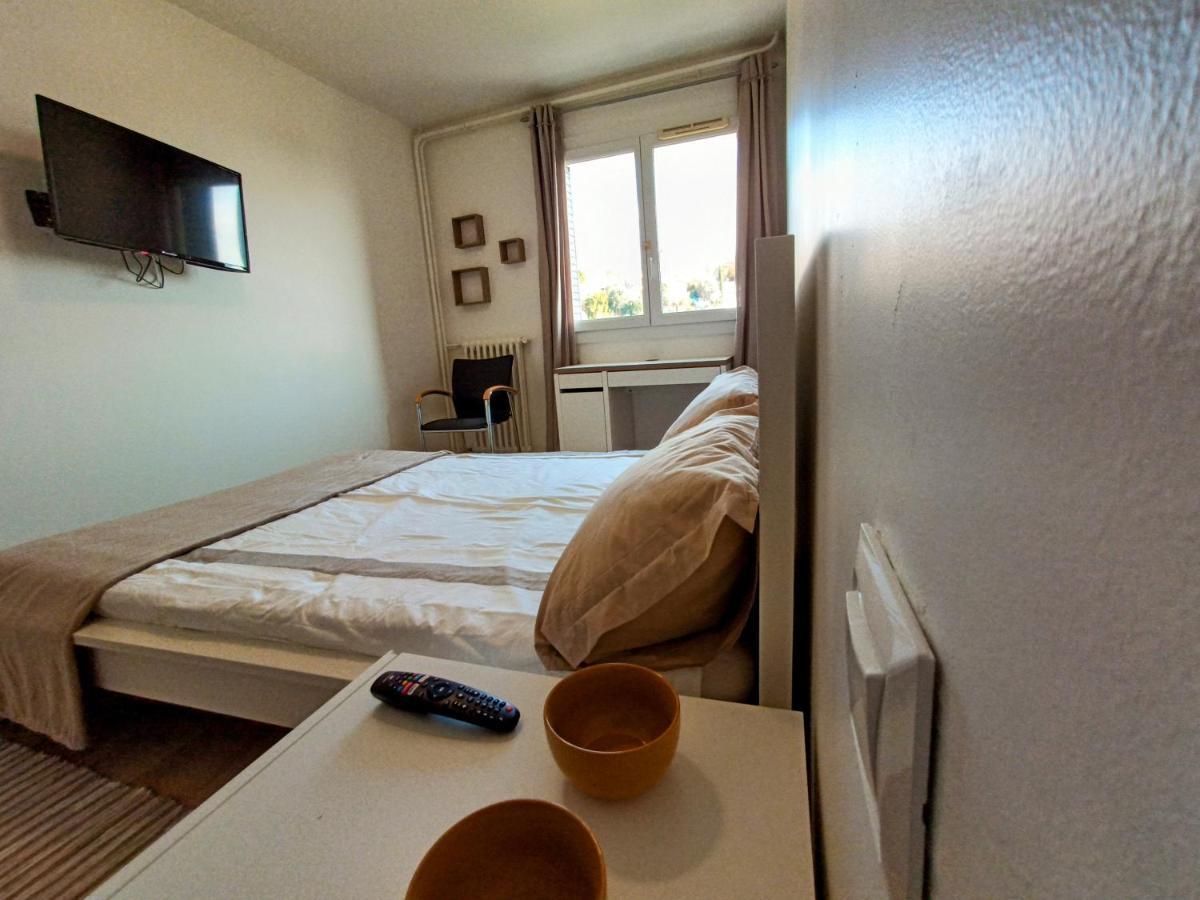 Private Room In Renovated Apartment - Tram 1 Min Walk Nice Buitenkant foto