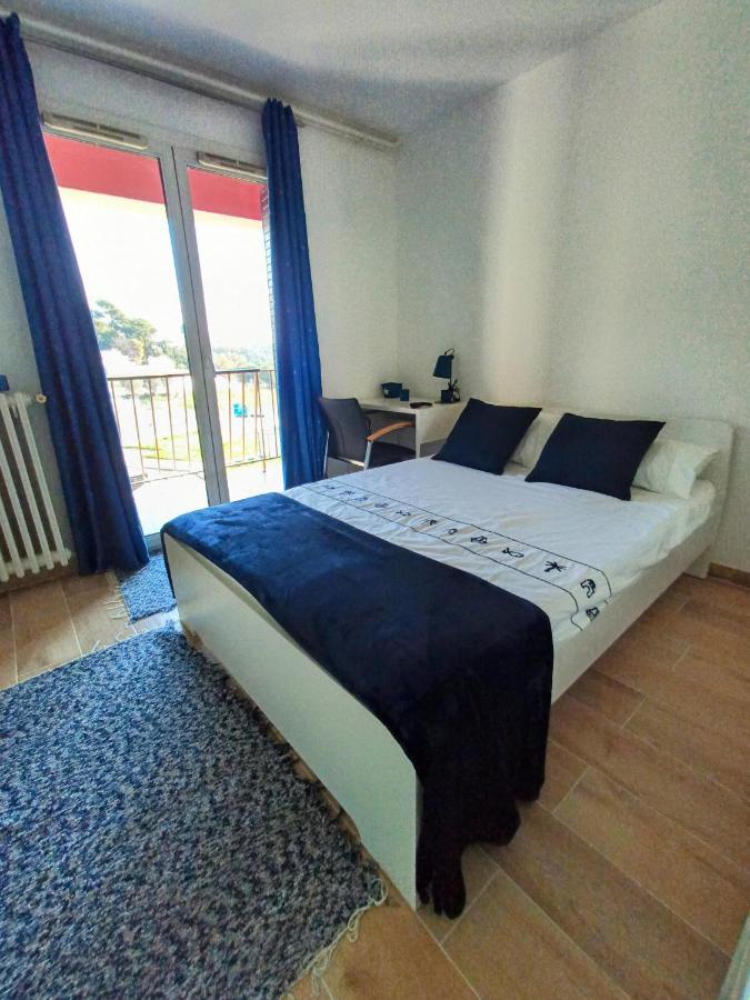 Private Room In Renovated Apartment - Tram 1 Min Walk Nice Buitenkant foto
