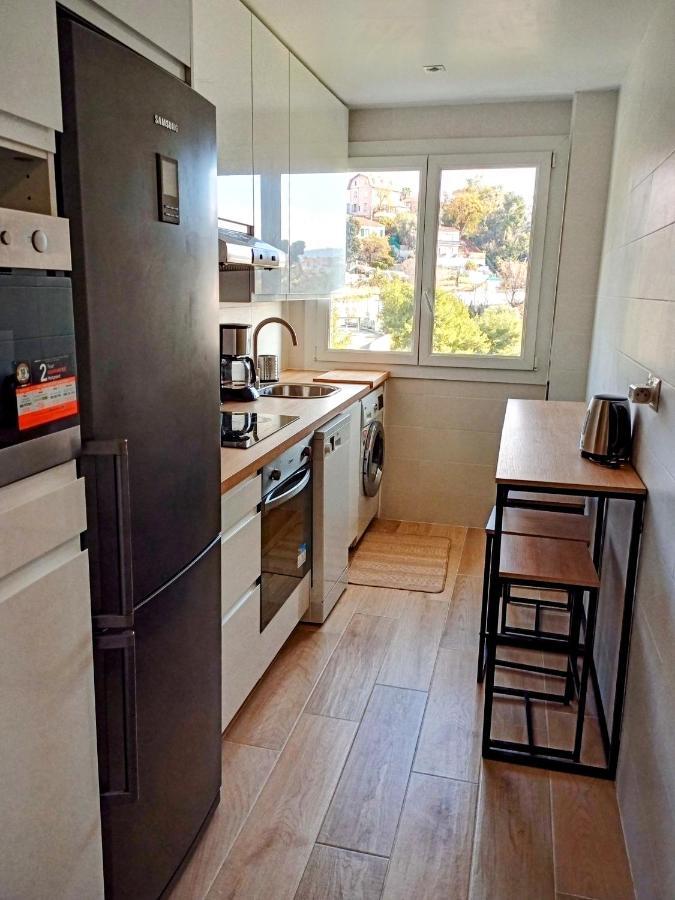 Private Room In Renovated Apartment - Tram 1 Min Walk Nice Buitenkant foto