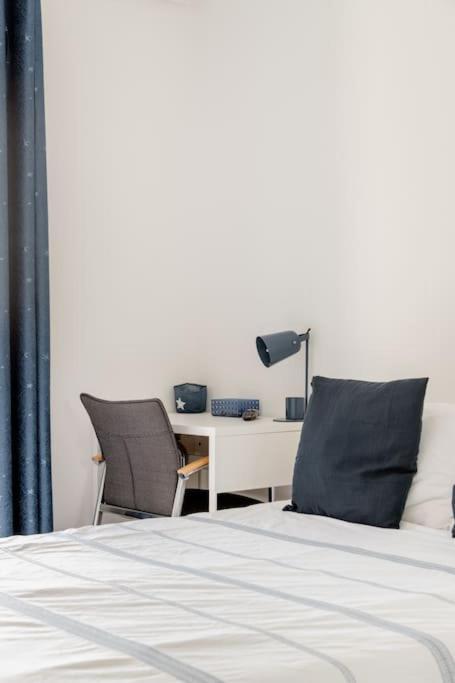 Private Room In Renovated Apartment - Tram 1 Min Walk Nice Buitenkant foto