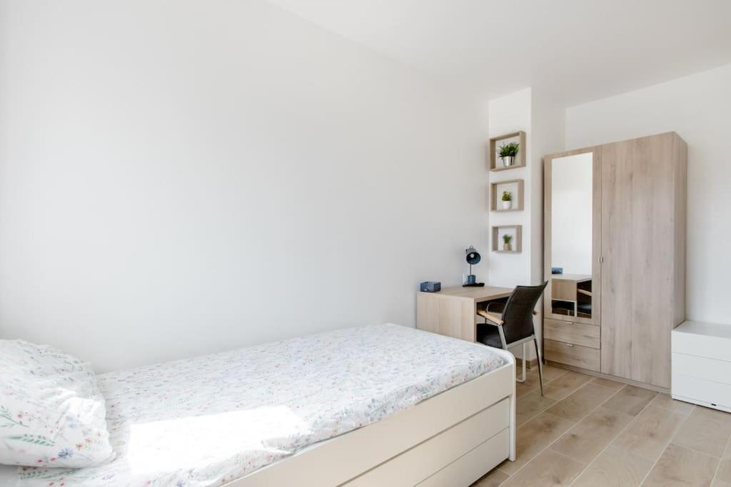 Private Room In Renovated Apartment - Tram 1 Min Walk Nice Buitenkant foto