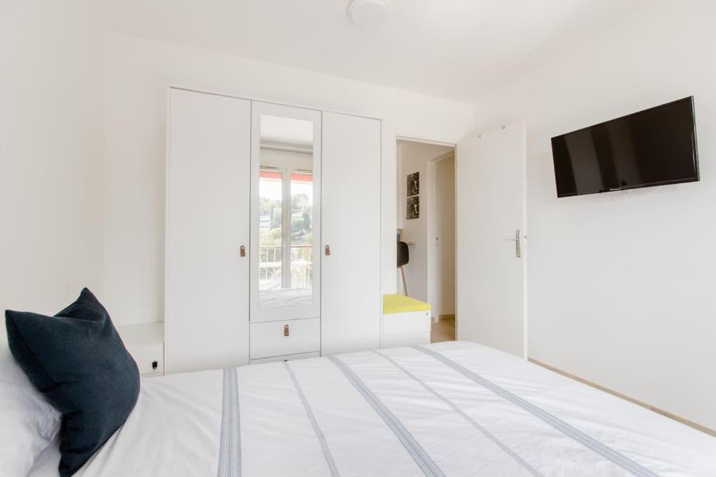Private Room In Renovated Apartment - Tram 1 Min Walk Nice Buitenkant foto