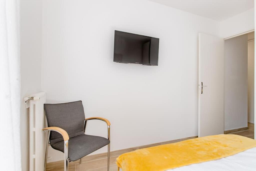 Private Room In Renovated Apartment - Tram 1 Min Walk Nice Buitenkant foto