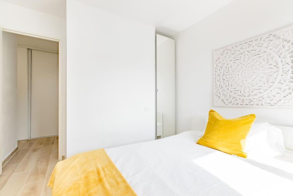 Private Room In Renovated Apartment - Tram 1 Min Walk Nice Buitenkant foto