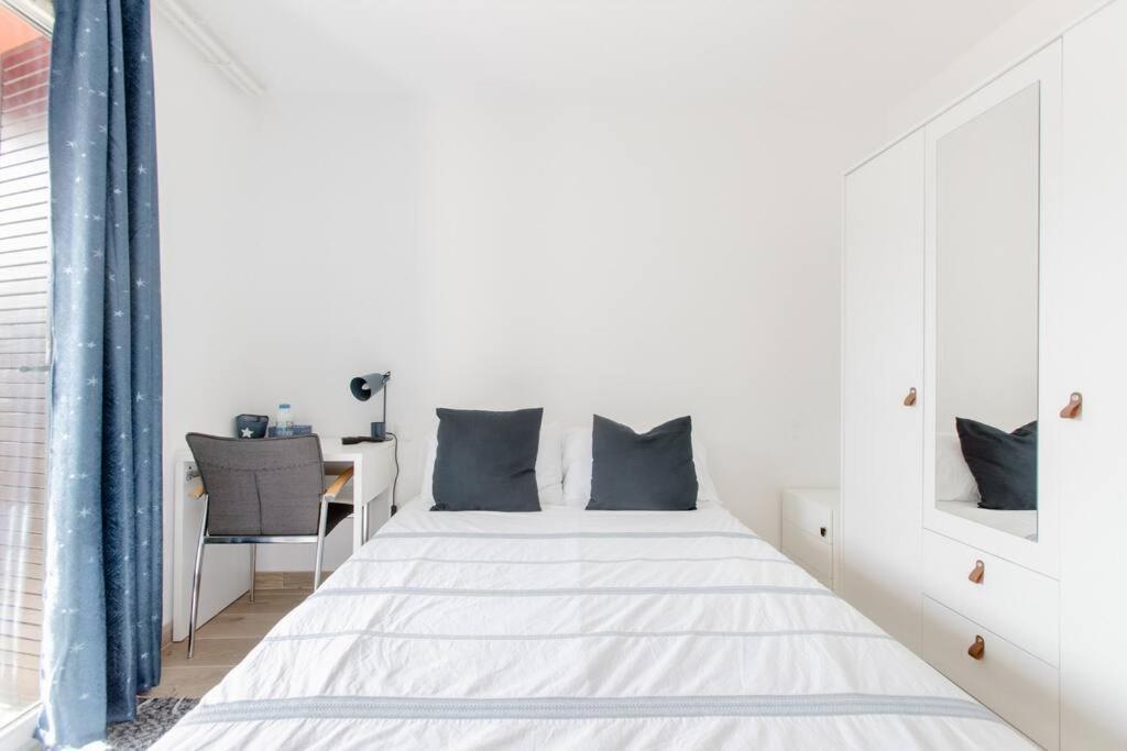 Private Room In Renovated Apartment - Tram 1 Min Walk Nice Buitenkant foto