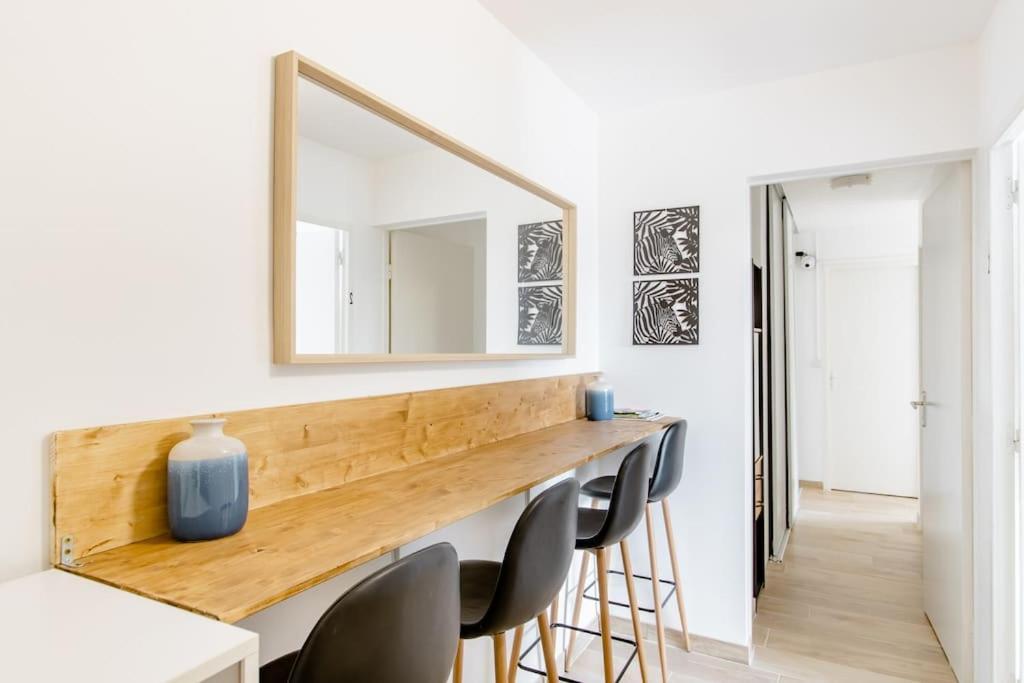 Private Room In Renovated Apartment - Tram 1 Min Walk Nice Buitenkant foto