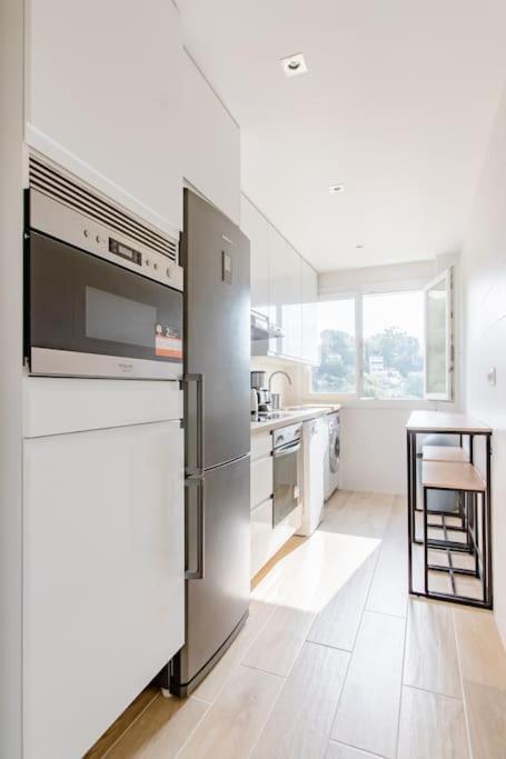 Private Room In Renovated Apartment - Tram 1 Min Walk Nice Buitenkant foto