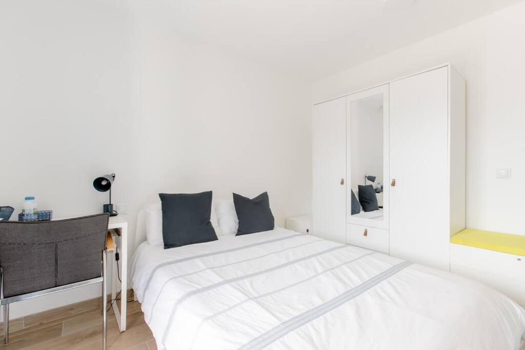 Private Room In Renovated Apartment - Tram 1 Min Walk Nice Buitenkant foto