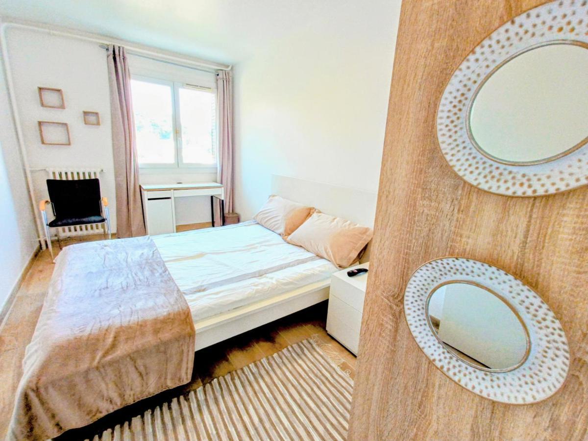 Private Room In Renovated Apartment - Tram 1 Min Walk Nice Buitenkant foto